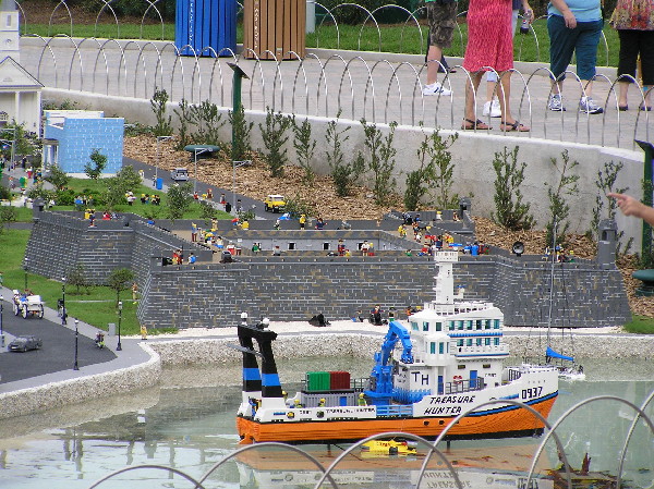 miniland-735.jpg