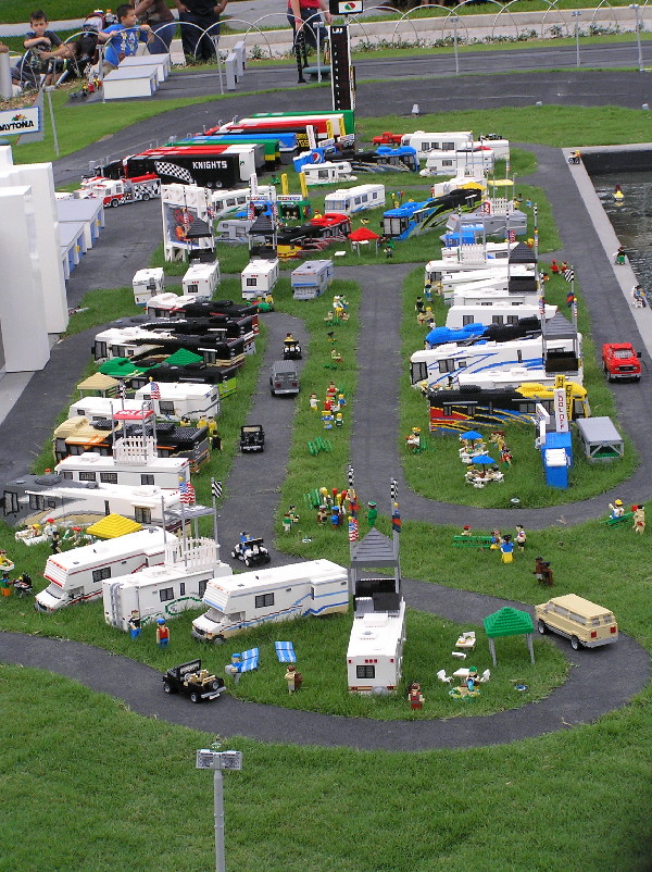 miniland-737.jpg