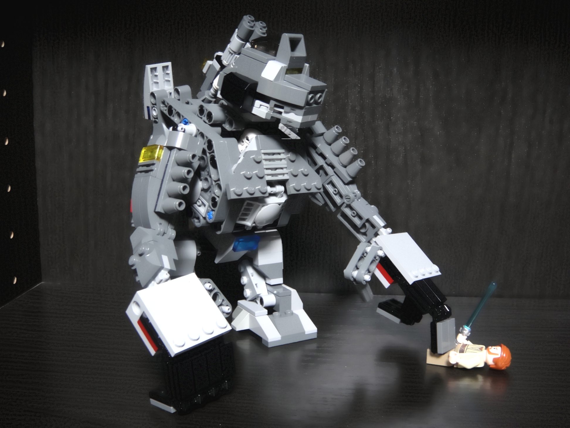 lego_moc_-_evil_beats_iron_ape_17_fighting_obi-one_2.jpg