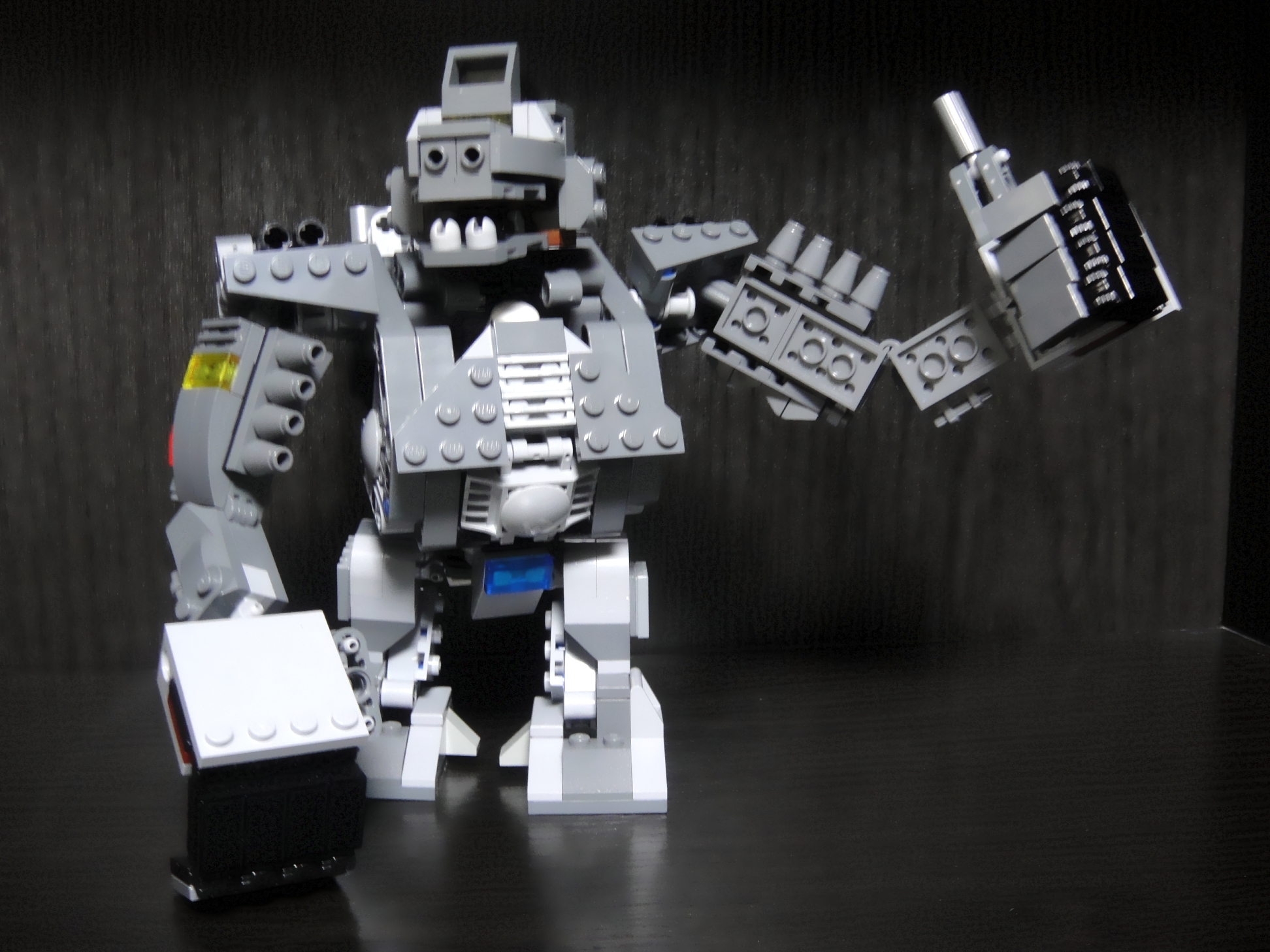 lego_moc_-_evil_beats_iron_ape_final_04_front.jpg