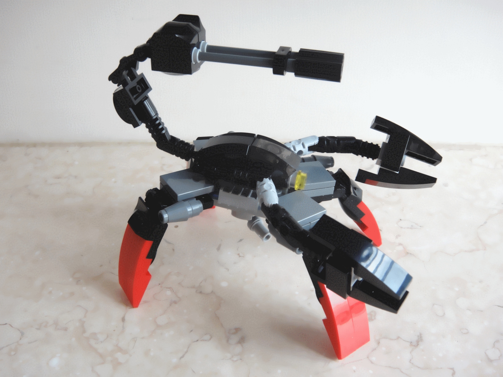 lego_moc_-_evil_beats_scorpion_02_right.jpg