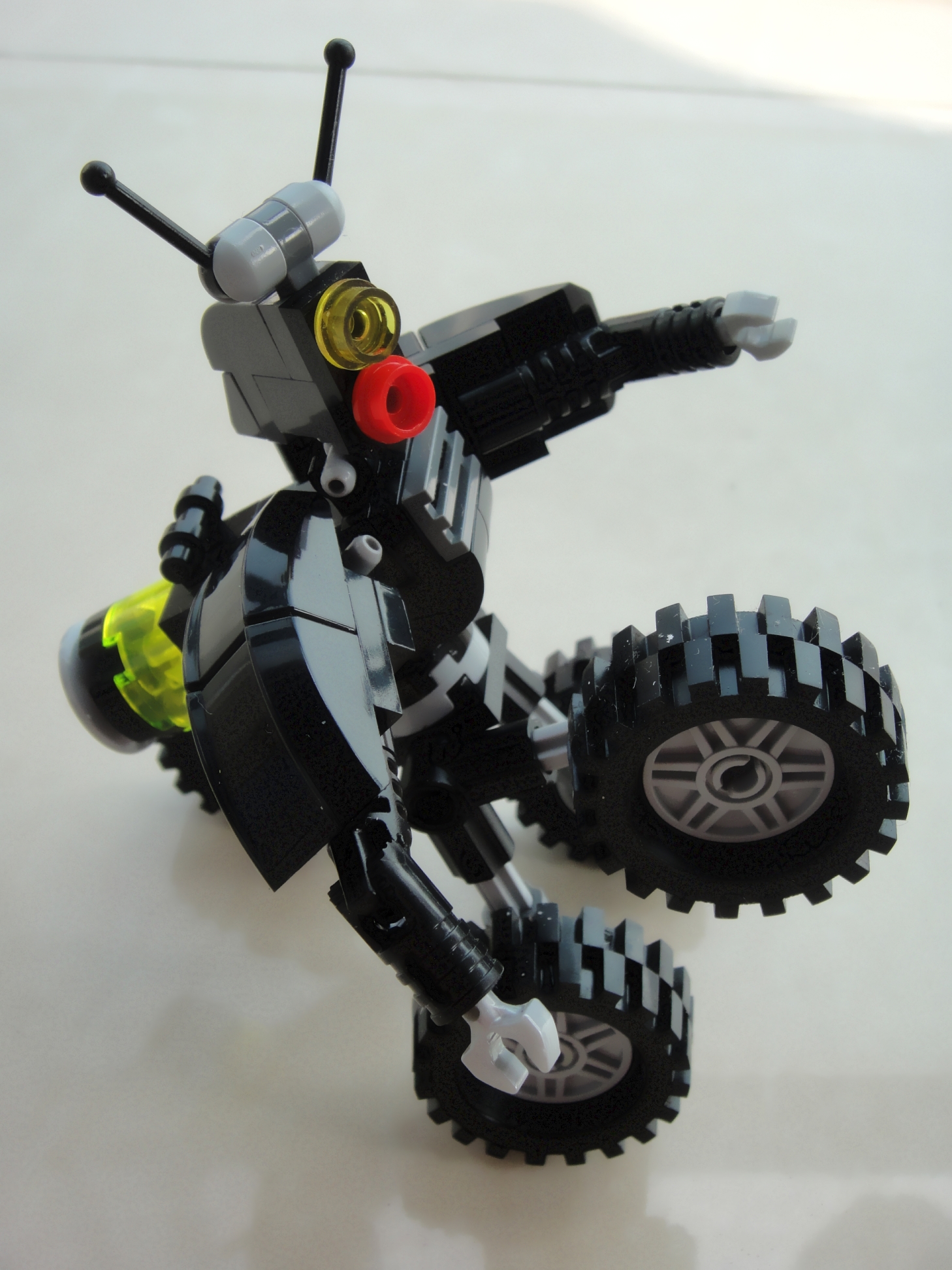 lego_moc_-_steel_rasp_achilles_03.jpg