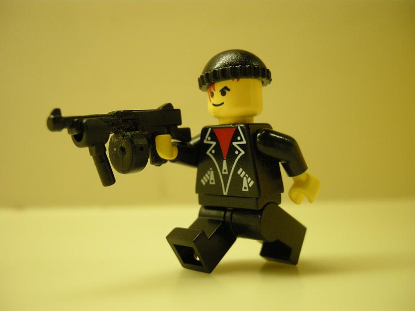 lego_tommygun_gangster.jpg