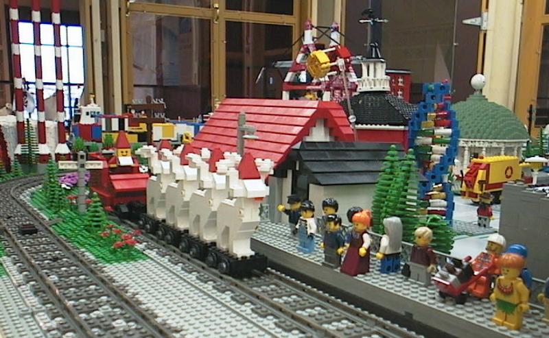 santatrain01.jpg
