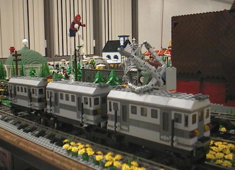 spideytrain.jpg