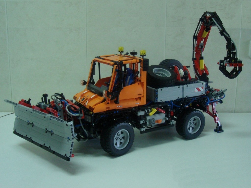 8110_unimog_full.jpg