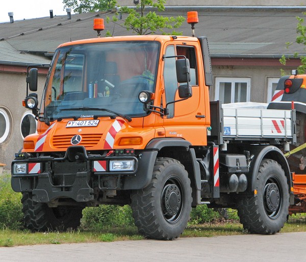 02_unimog_u400.jpg