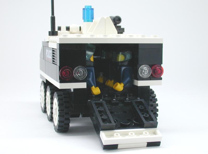 police_apc4.jpg