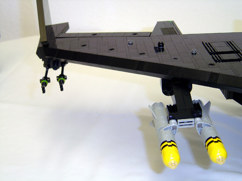 16_xb202_weapons.jpg