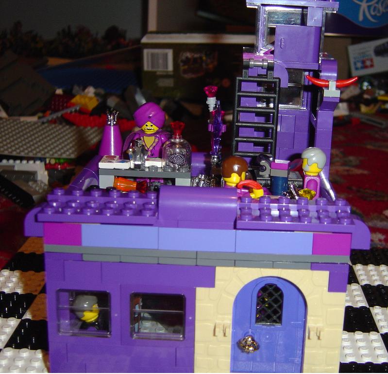 lego_space_plaudimentium_castle2.jpg
