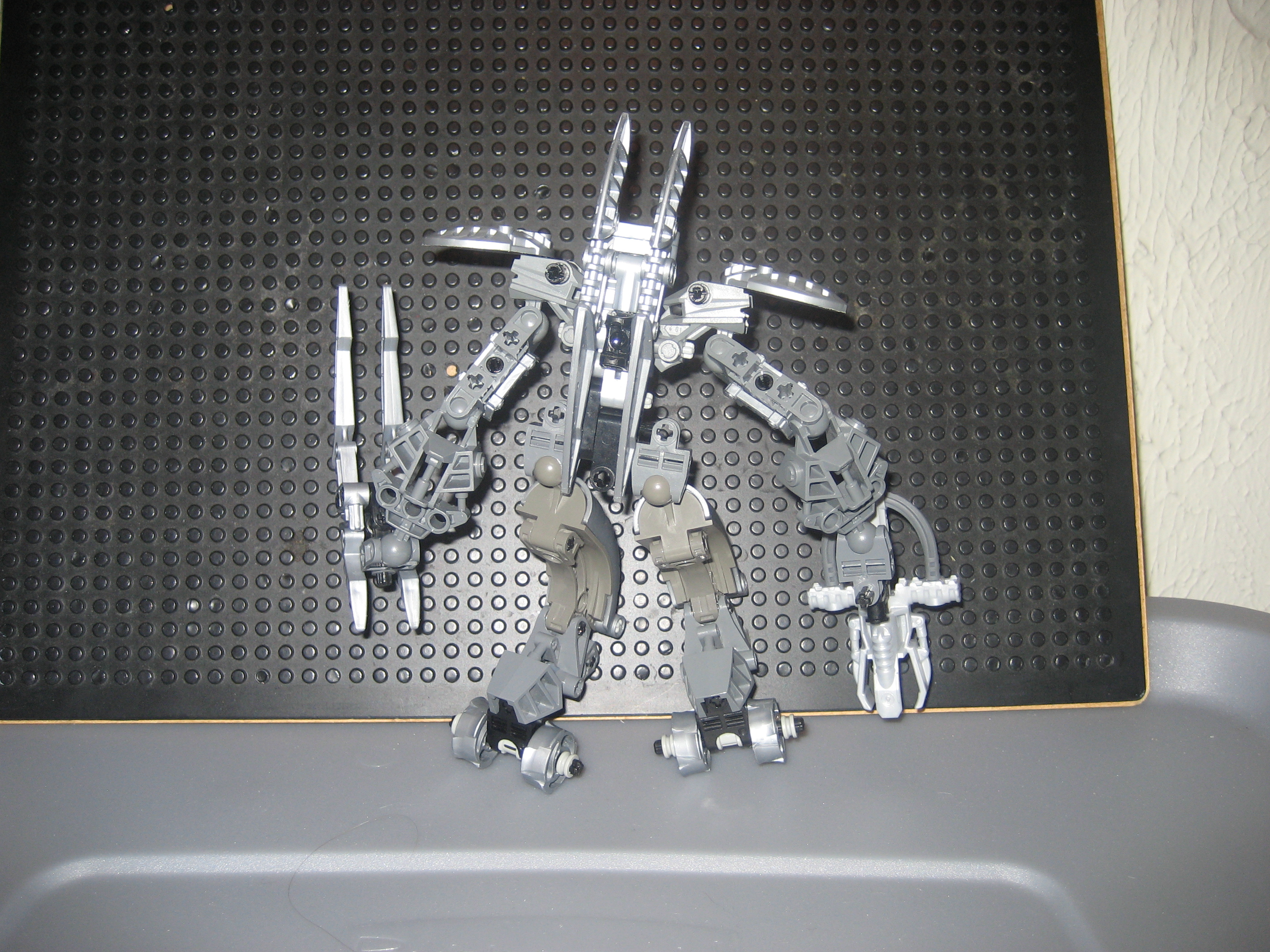 alu001_battlesuit_back.jpg