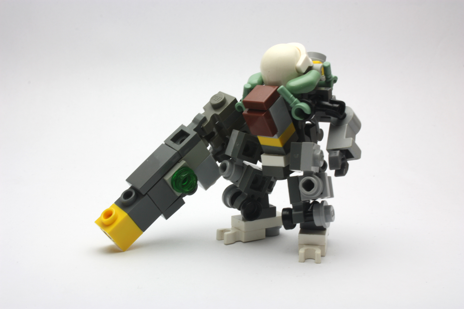 ni-03_ergosuit_-_with_gun.jpg