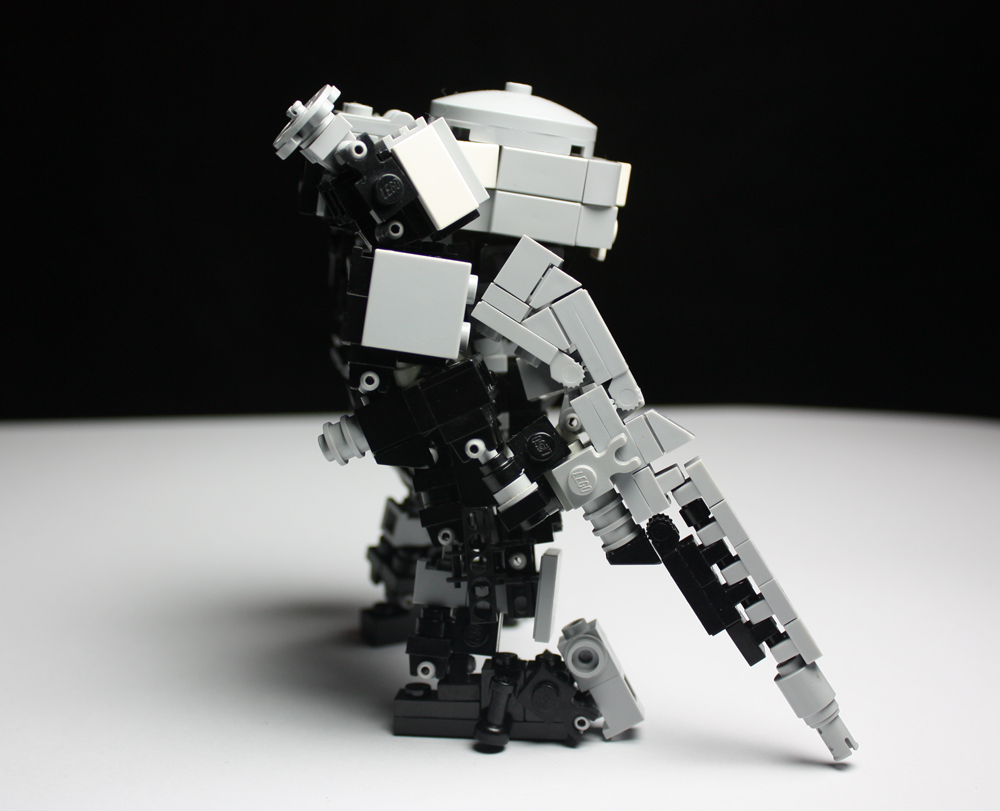 sentinel_mecha_-_right_profile.jpg