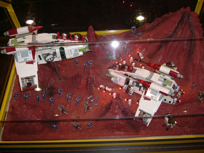 lego_display_starwars_geonosis.jpg