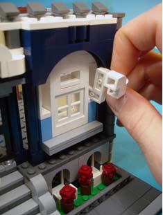 10182-03-brickjournal7_32_4.jpg