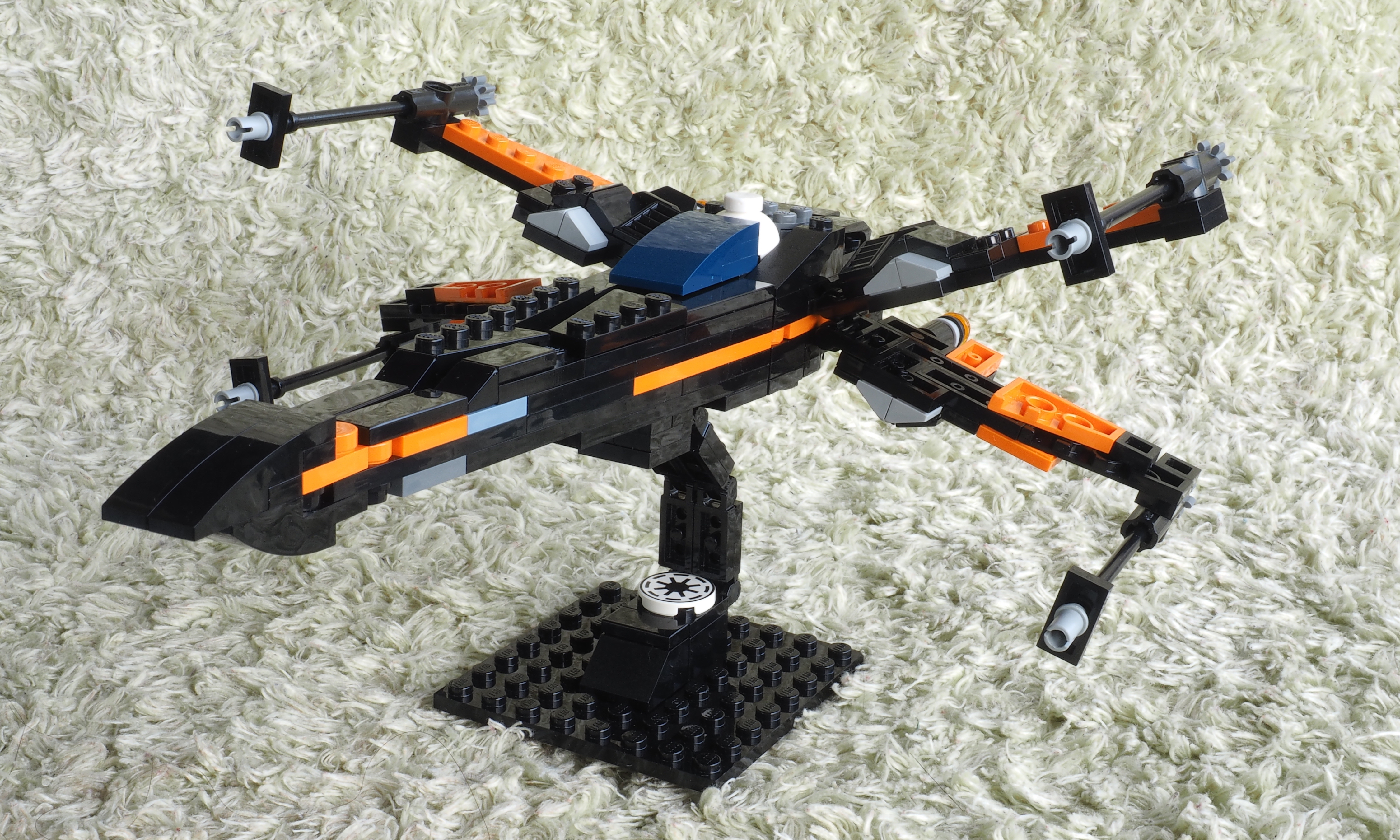 poes_x-wingstarfighter_03.jpg