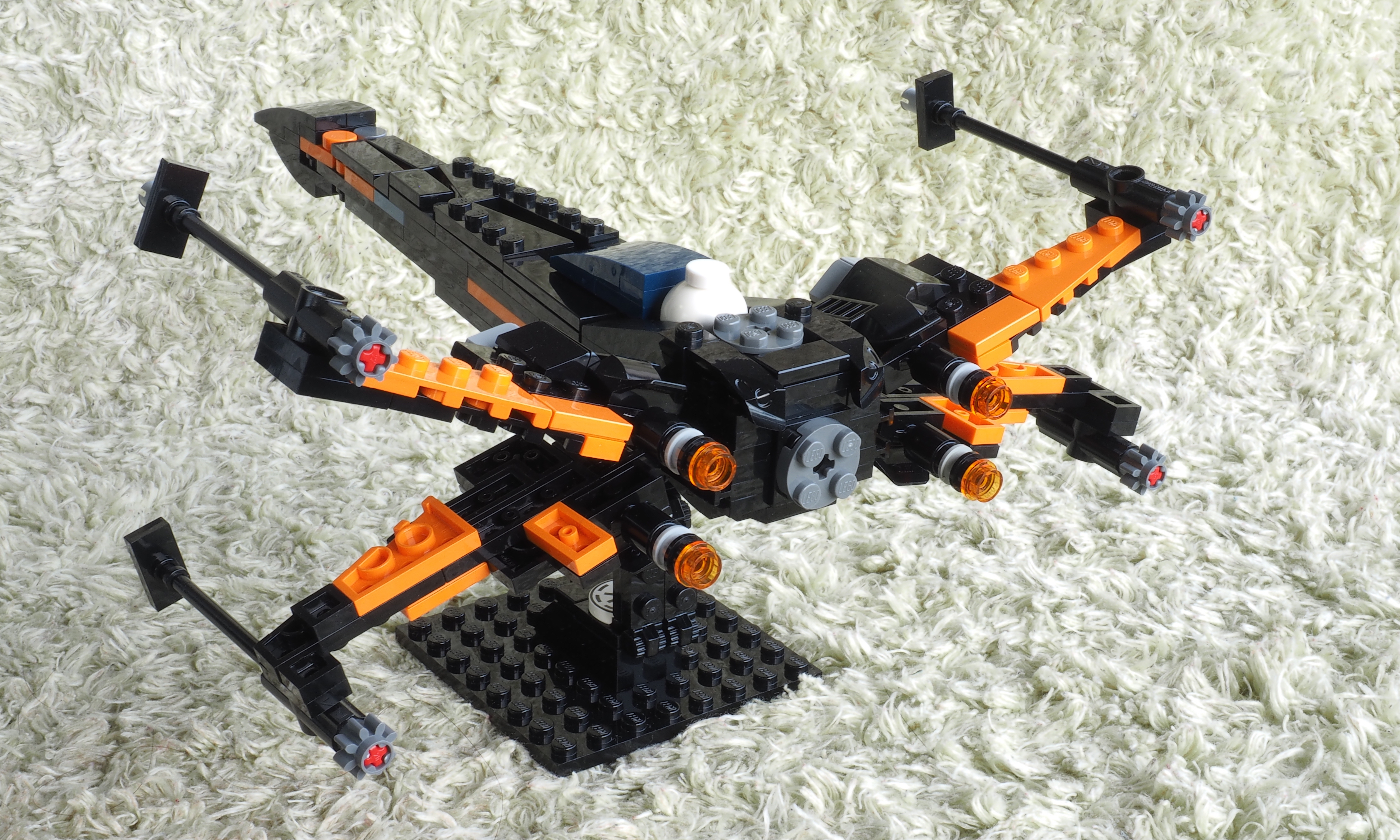 poes_x-wingstarfighter_04.jpg