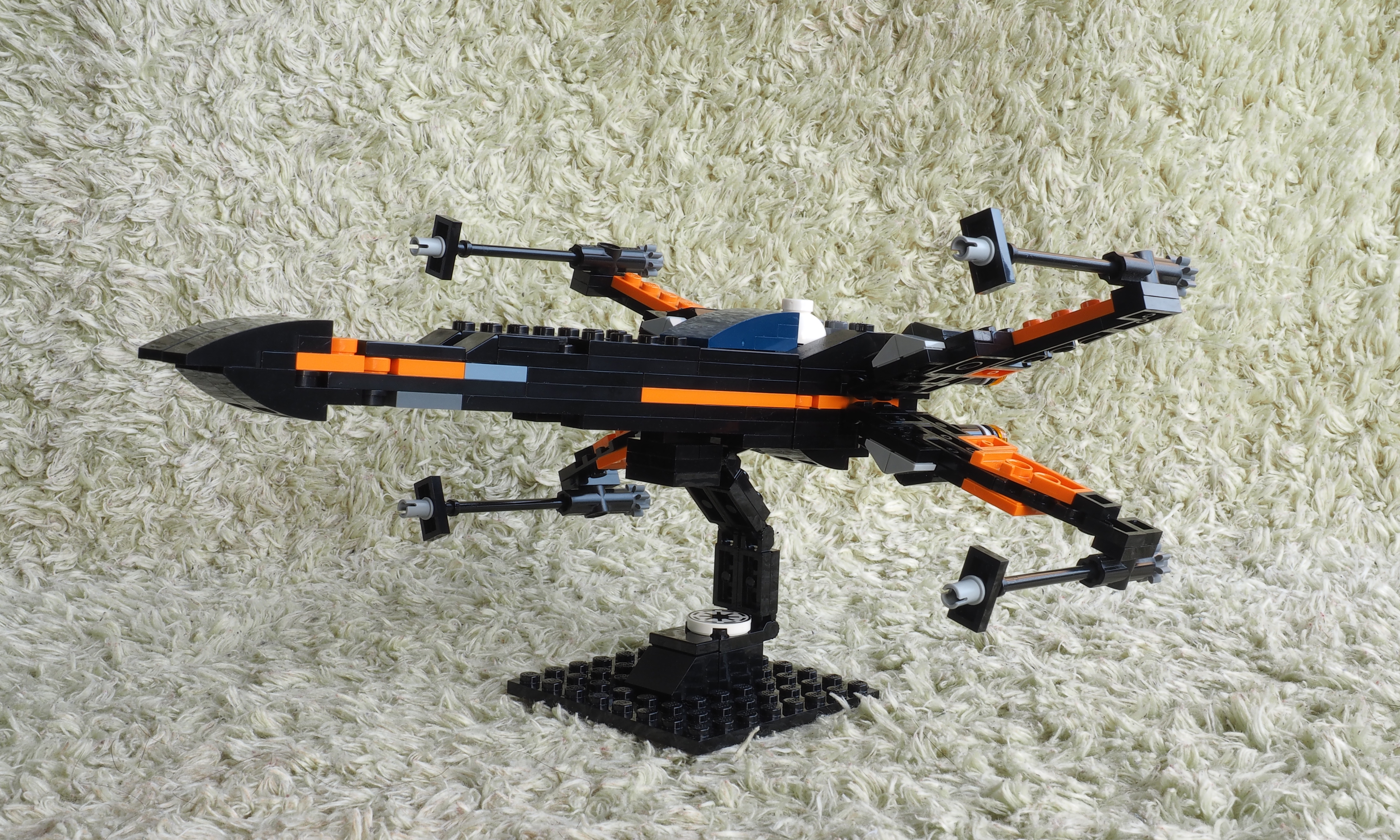 poes_x-wingstarfighter_06.jpg