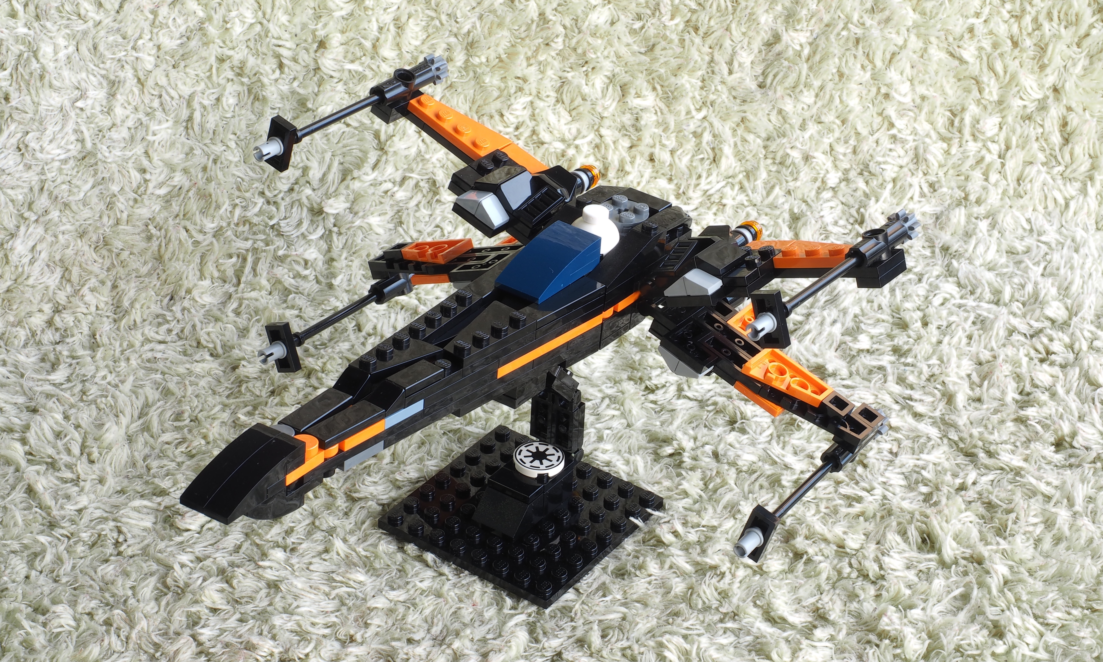 poes_x-wingstarfighter_07.jpg