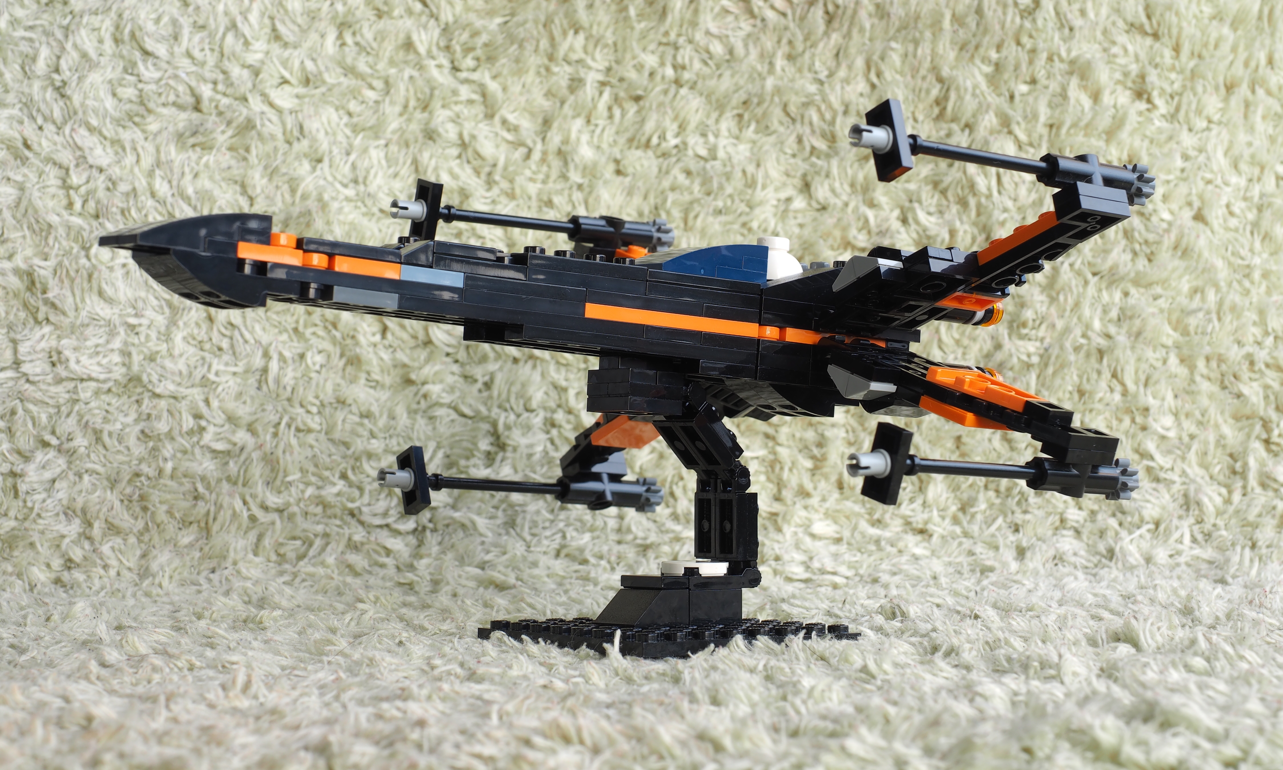 poes_x-wingstarfighter_09.jpg