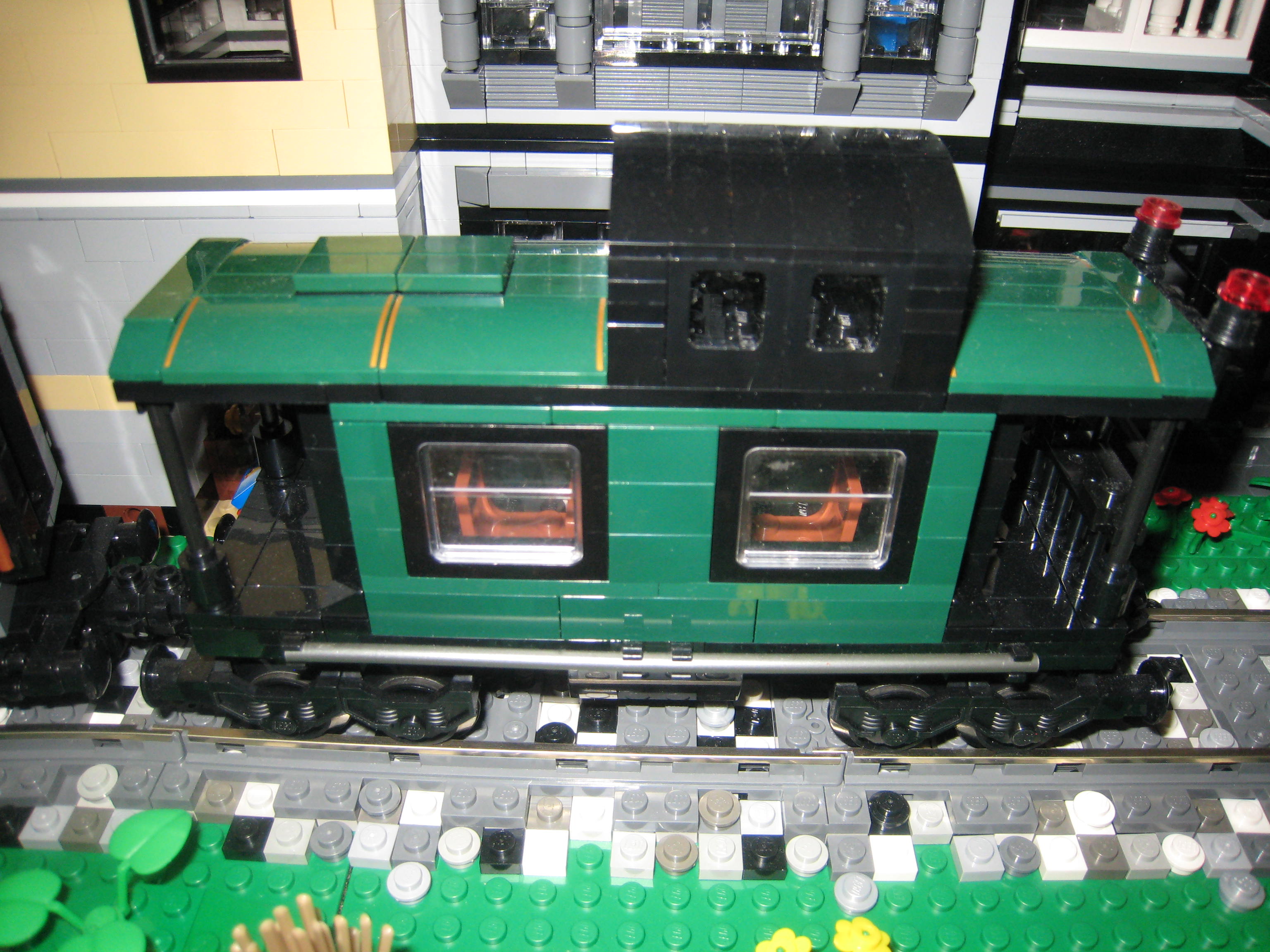 emerald_night_caboose_01_display.jpg