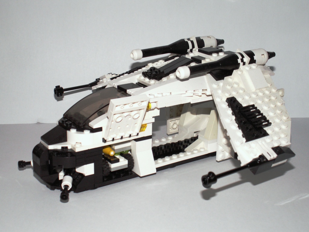 black_and_white_gunship_1.jpg