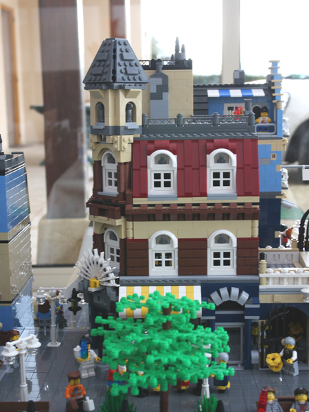 052-cornercafe.jpg
