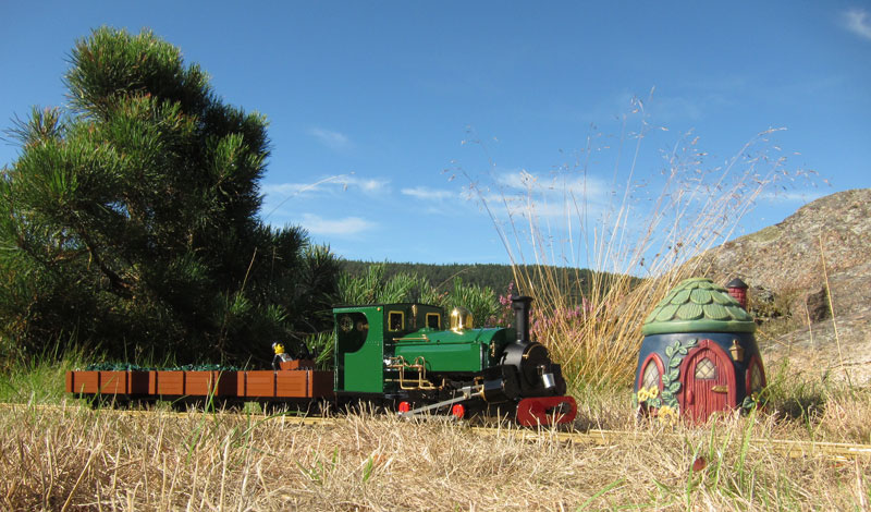 gardenrailway02.jpg