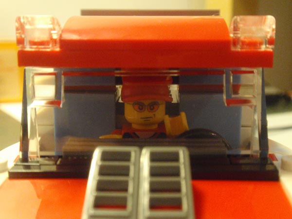 13_armored_car_front_minifig.jpg