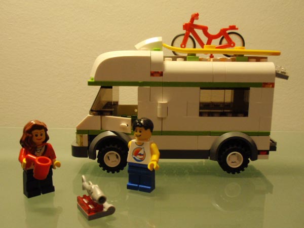 camper_and_minifigs.jpg