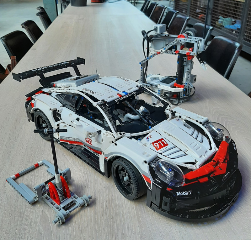 porscheev3.jpg