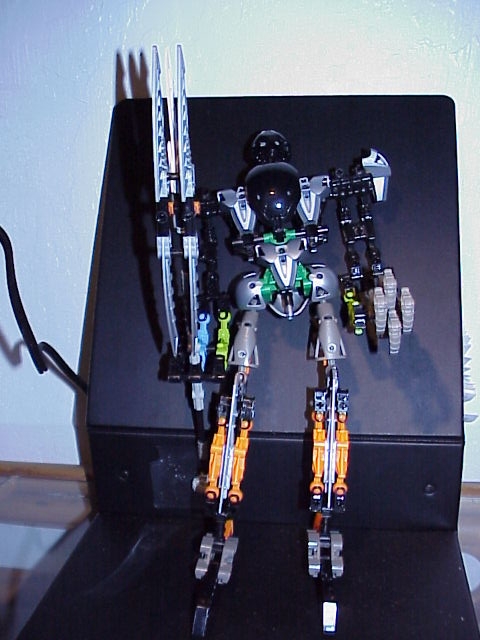 makuta_front.jpg