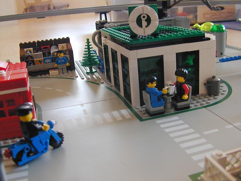 11_starbuks_exterior.jpg