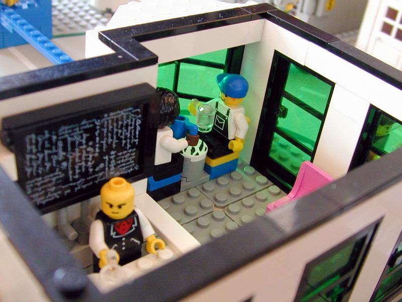 13_strabuks_interior.jpg