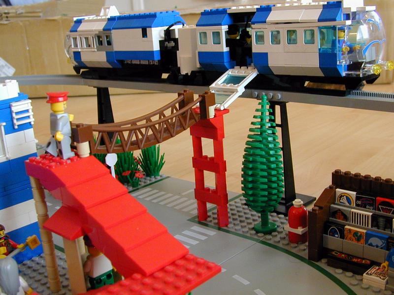 15_red_monorail_station.jpg