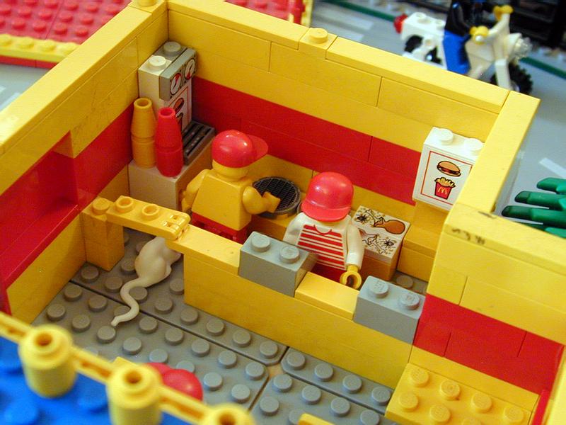 19_mcdonalds_interior.jpg