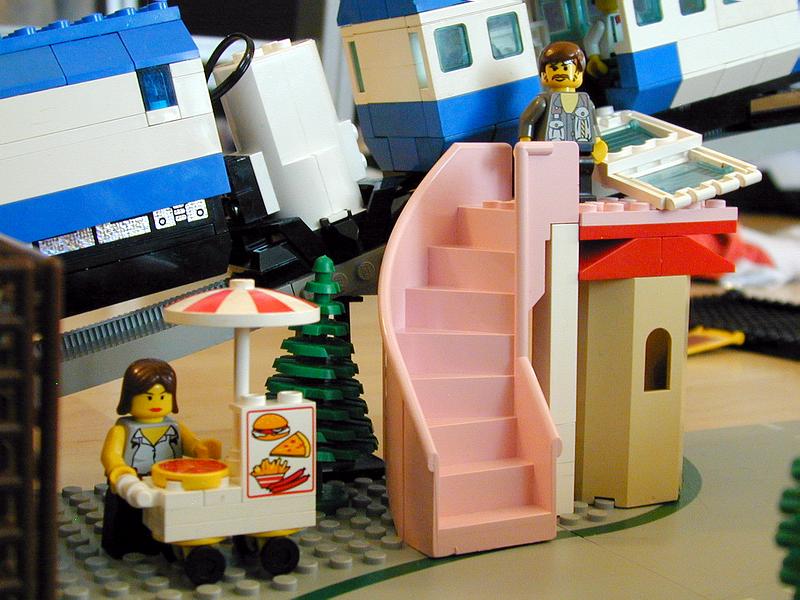 45_food_vendor_pink_station.jpg