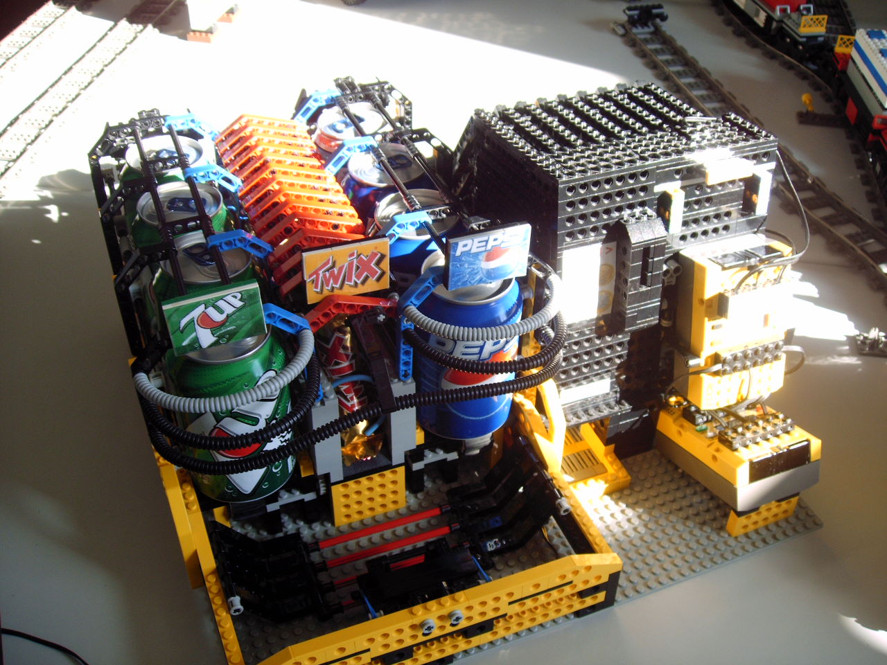 plugfest2005e06.jpg