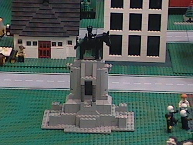 monument02.jpg