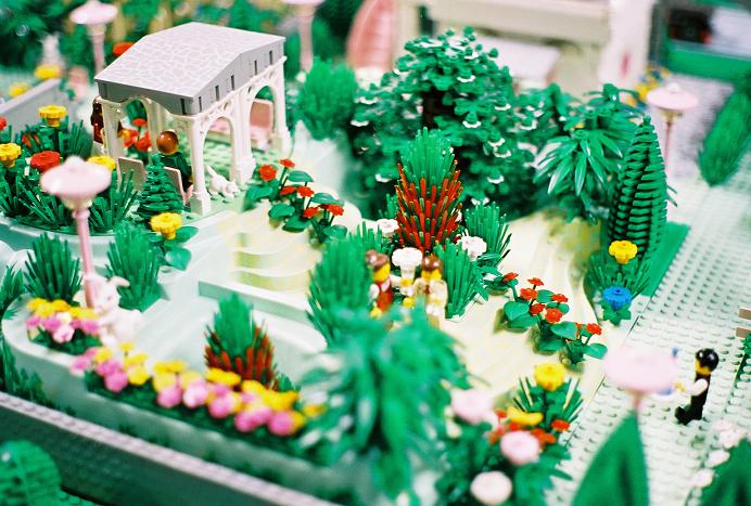 gardenparty04.jpg