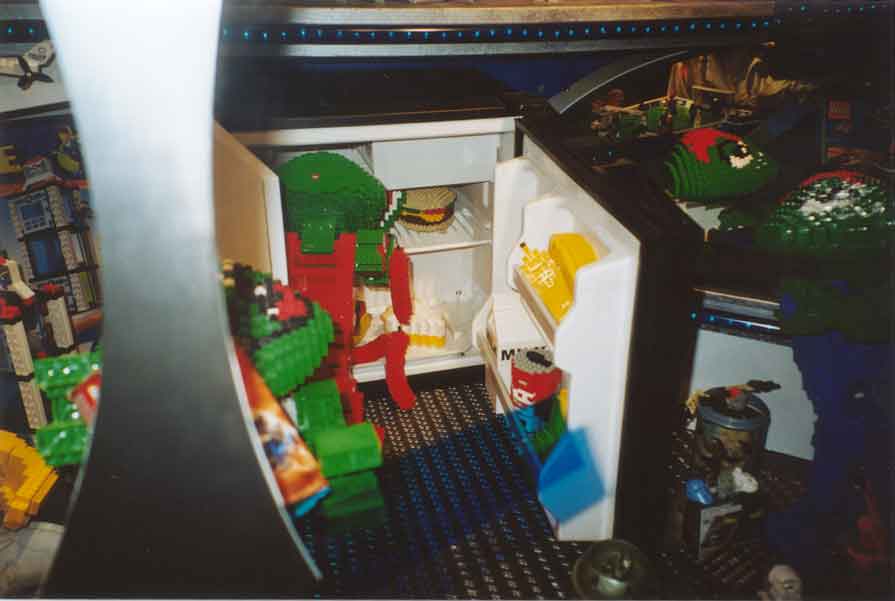 04fridge.jpg