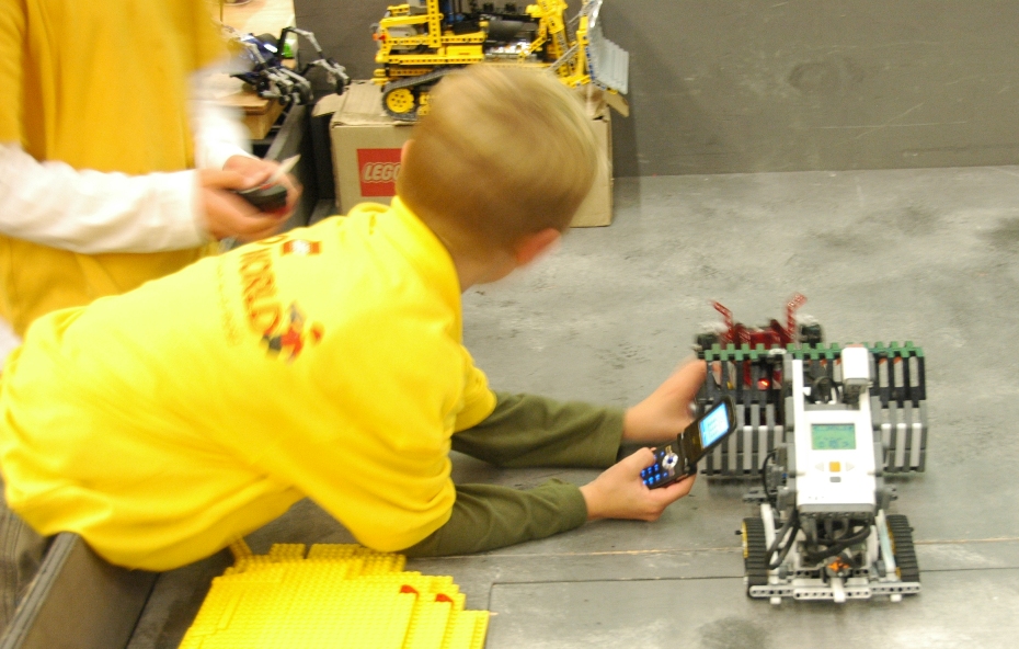 dsc_1689-nxt-grabber-remote-phone.jpg