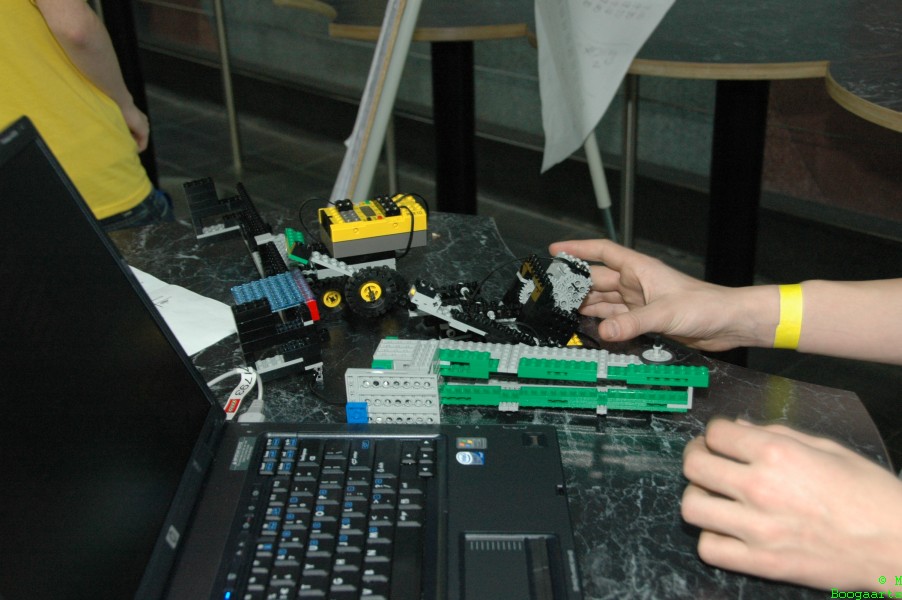 fll-2007-robot5-dsc_2372-s.jpg