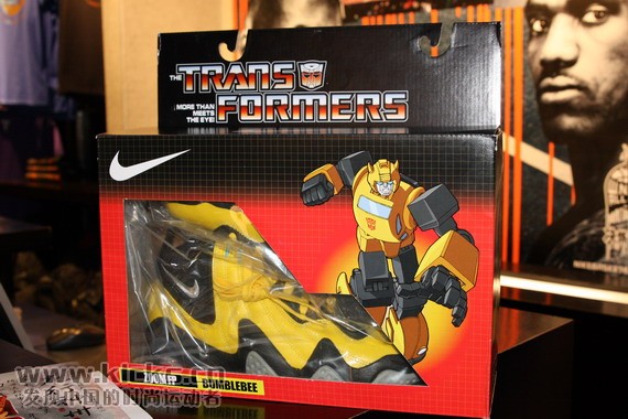 1246397253_shoe_nike_bumblebee.jpg