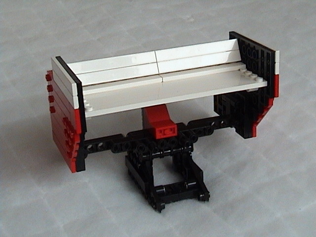 f2005_rear_wing.jpg