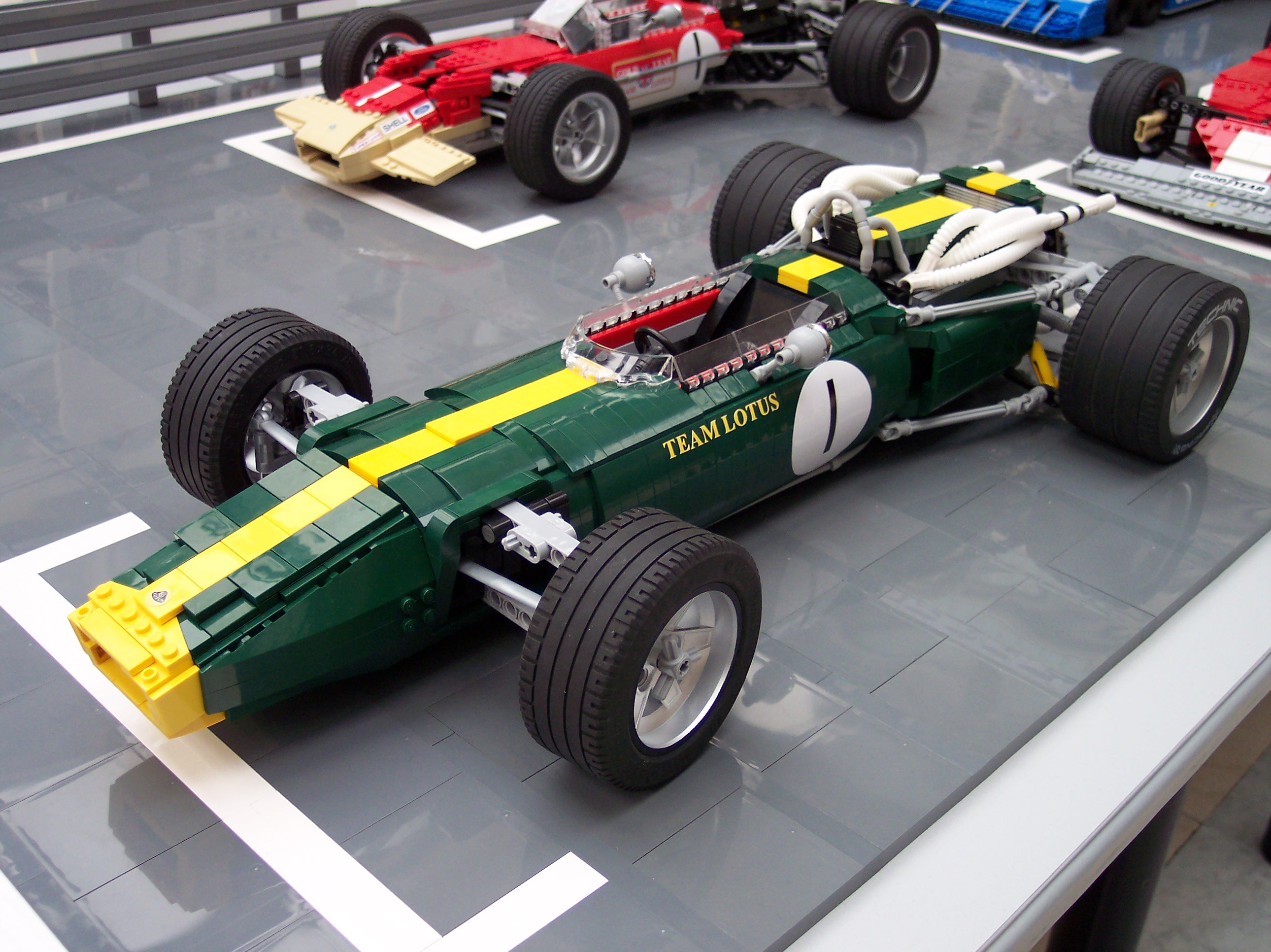 lego_lotus_43_brm_h16_2010_010.jpg