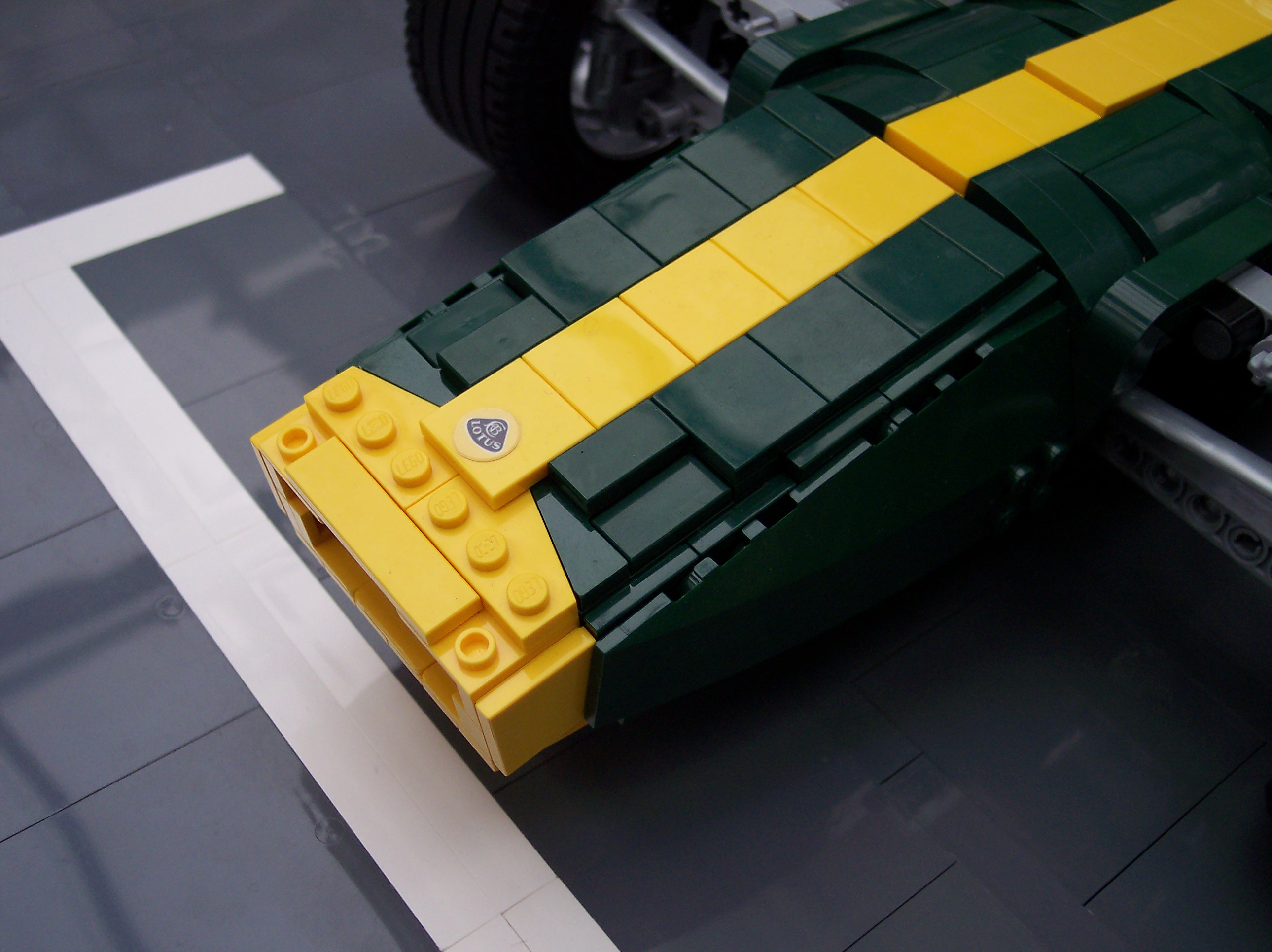 lego_lotus_43_brm_h16_2010_011.jpg