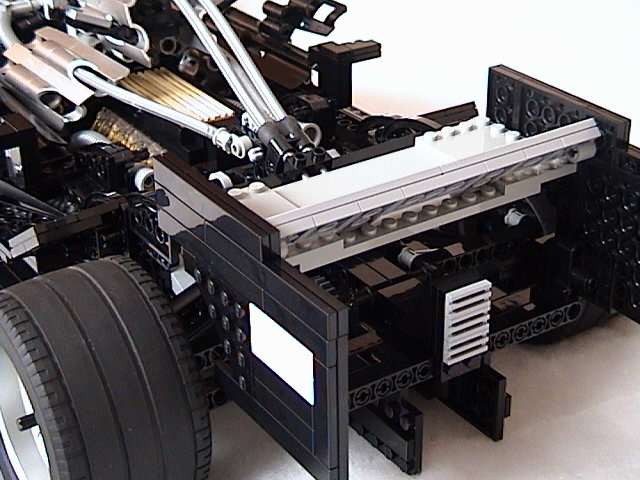 mp4-20_rear_left.jpg
