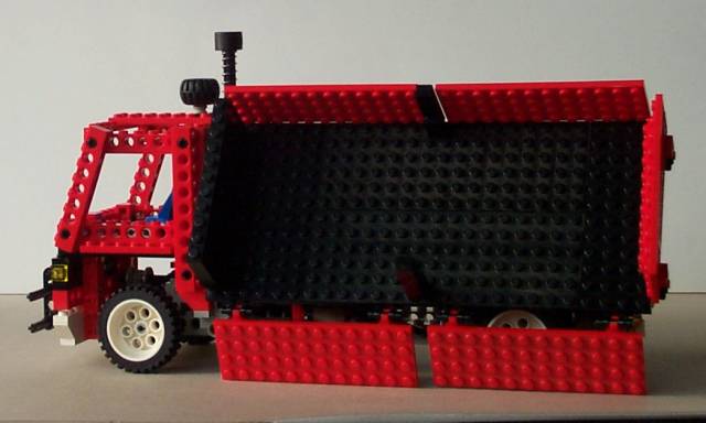 8872_027_unloading.jpg
