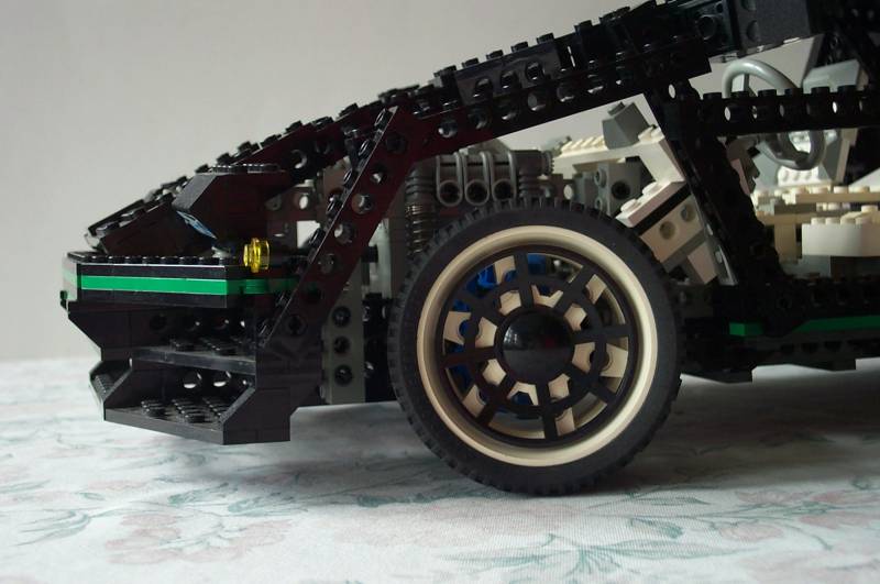 8880_20_wheel_and_suspension.jpg